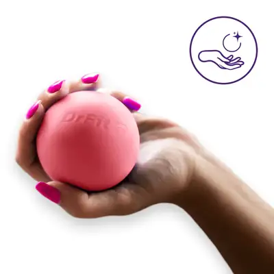 Twarda piłka do masażu z gumową powłoką - kontrola masażu, niwelowanie napięć mięśniowych (DrFit PINK LACROSSE BALL)