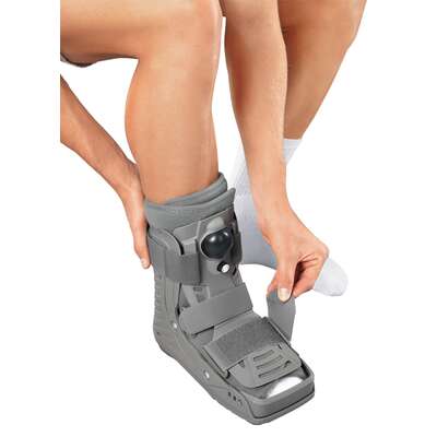 Orteza stopowo-goleniowa - krótki but pneumatyczny- zintegrowany system powietrzny, antypoślizgowa podeszwa (MEDI protect.CAT Walker short)