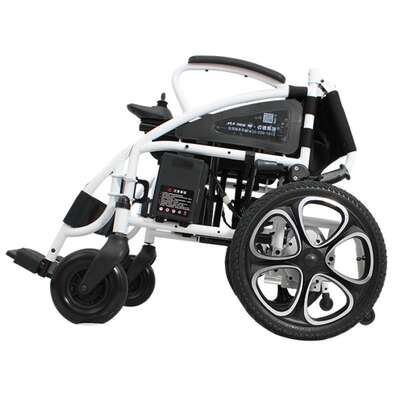 Elektryczny wózek inwalidzki z uchylnymi podłokietnikami i pasem bezpieczeństwa - płynne sterowanie, składana konstrukcja (AT52304)